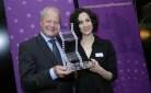 Die Gewinner des 2. Preises (Hotelier Jacques D. Bettex vom Best Western Eurotel Riviera (Montreux) und Yanna Obertova, die stellvertretend für Robert Lathion den Preis entgegennahm. Foto: htr, Alain D. Boillat